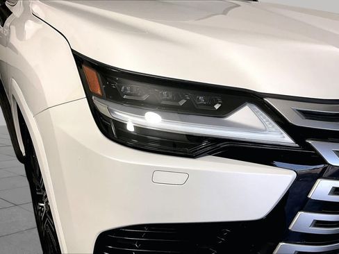 Used 2025 Lexus LX 600 4WD w/ Accessory Package (2T) image 26