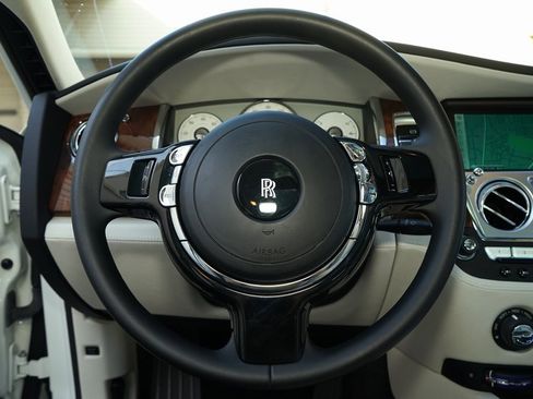 Used 2016 Rolls-Royce Ghost image 12