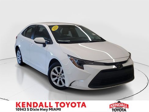Used 2023 Toyota Corolla LE image 1