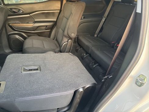 Used 2022 GMC Acadia SLE w/ Driver Convenience Package image 24