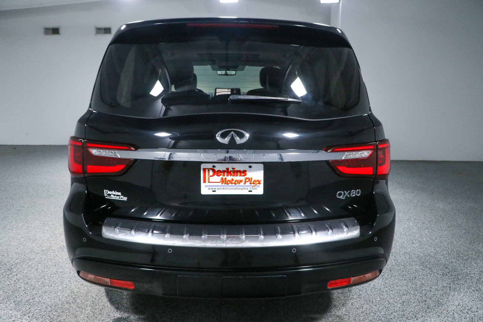 Used 2023 INFINITI QX80 Luxe w/ Cargo Package RWD image 8