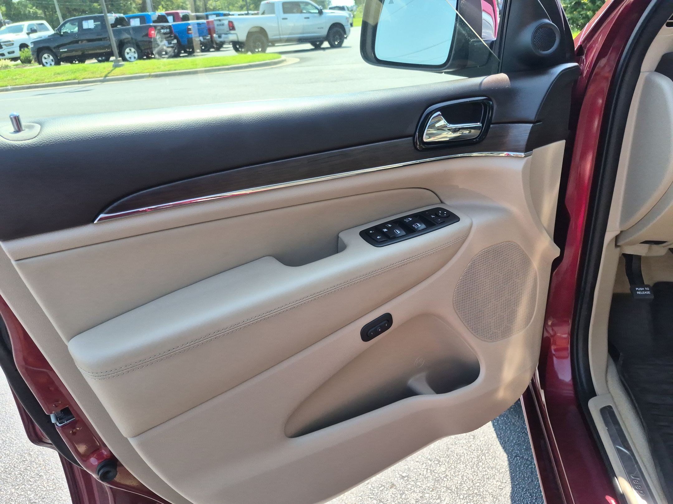 Used 2021 Jeep Grand Cherokee Overland AWD/4WD image 10