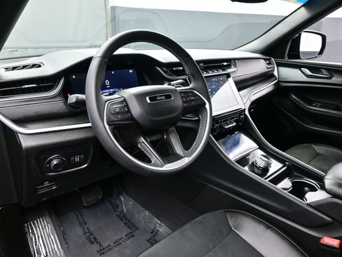 Used 2024 Jeep Grand Cherokee Altitude image 14