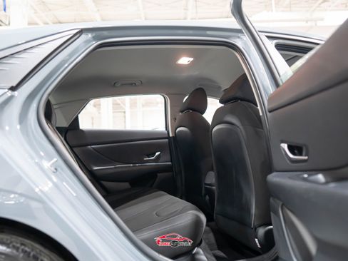 Used 2023 Hyundai Elantra SEL w/ Convenience Package image 19