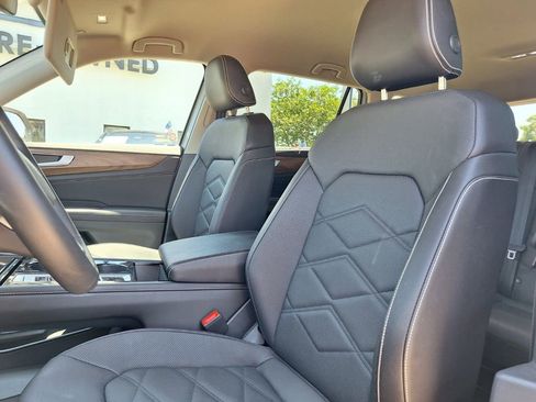Used 2025 Volkswagen Atlas SE FWD image 20