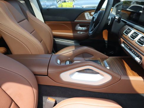 Used 2024 Mercedes-Benz GLS 450 4MATIC image 14