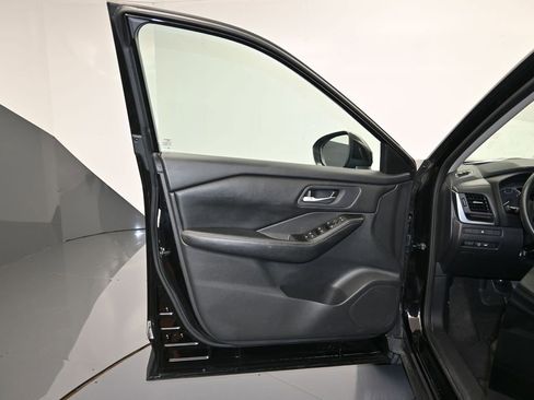 Certified 2024 Nissan Rogue SV FWD image 10