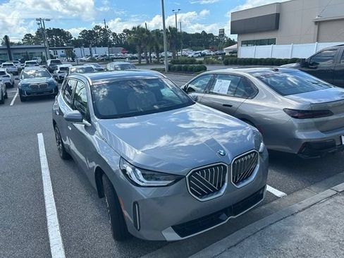 Used 2025 BMW X3 xDrive30i w/ Premium Package AWD/4WD image 4