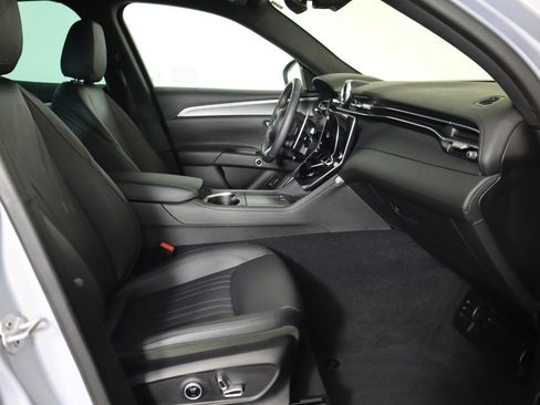 Used 2024 Maserati Grecale GT image 10