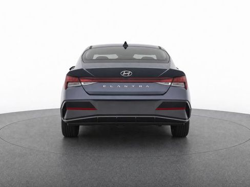 Used 2024 Hyundai Elantra SEL FWD image 6