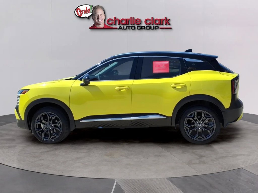 Certified 2025 Nissan Kicks SR FWD image 2