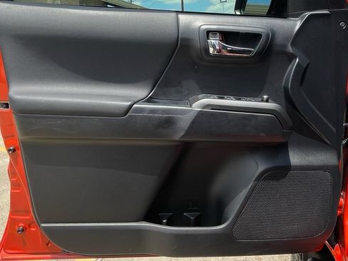 Used 2018 Toyota Tacoma TRD Off-Road w/ Technology Package RWD image 34