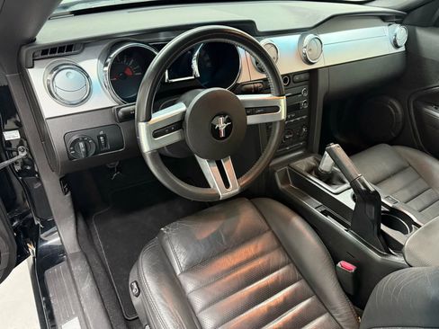 Used 2009 Ford Mustang GT Deluxe image 2