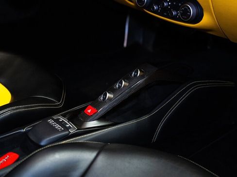 Used 2016 Ferrari 488 GTB RWD image 18