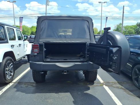 Used 2018 Jeep Wrangler Unlimited Sport S AWD/4WD image 6