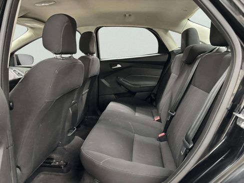 Used 2018 Ford Focus SE w/ SE Appearance Package image 14