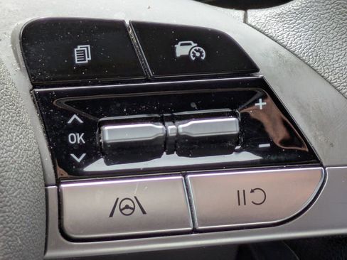 Used 2024 Hyundai Elantra SEL image 28