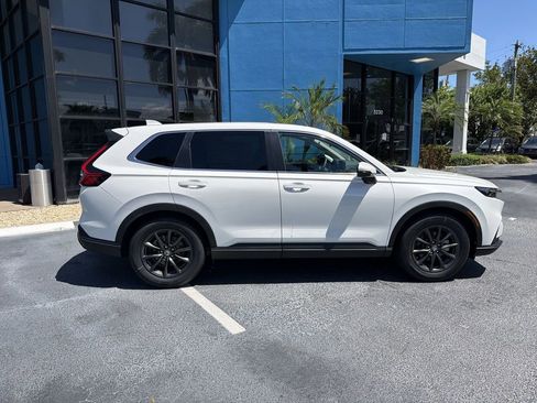 Certified 2025 Honda CR-V EX image 9