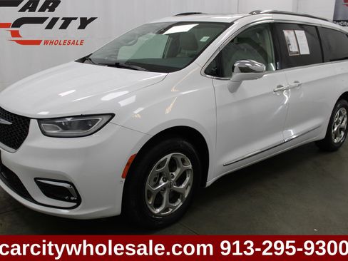 Used 2021 Chrysler Pacifica Limited w/ Premium & Safety Sphere Group AWD/4WD image 1