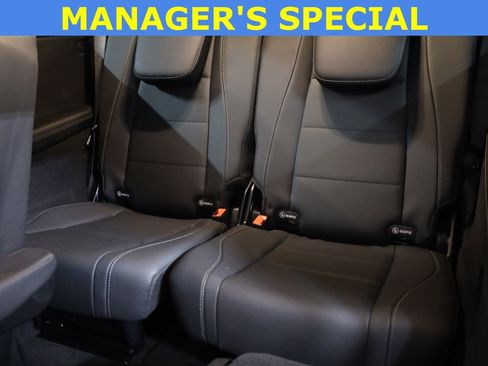 Used 2025 Mercedes-Benz GLS 450 4MATIC image 45