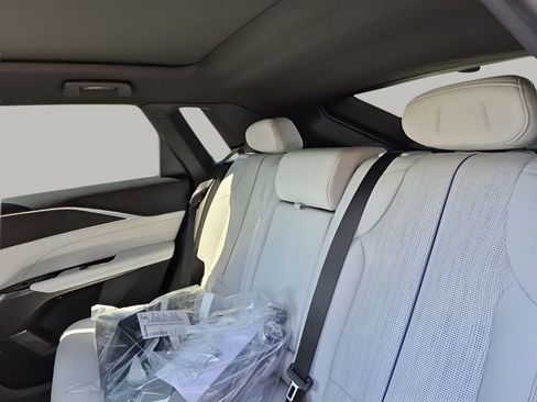 New 2026 Cadillac Lyriq Luxury AWD/4WD image 19
