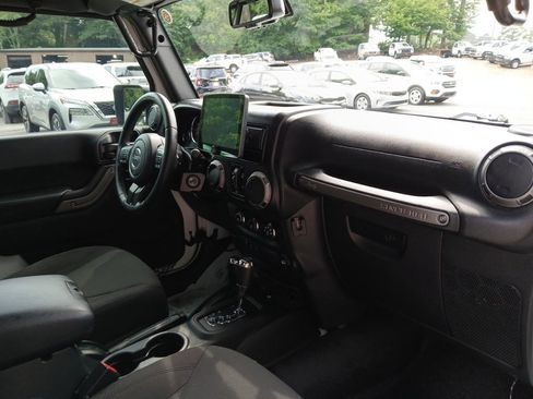 Used 2017 Jeep Wrangler Unlimited Sport w/ Quick Order Package 24S AWD/4WD image 14