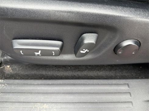 Used 2015 Toyota 4Runner Limited image 16