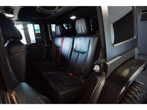 Used 2017 Jeep Wrangler Unlimited Rubicon AWD/4WD image 21