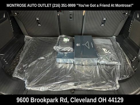 New 2025 Land Rover Defender 110 X-Dynamic SE image 30