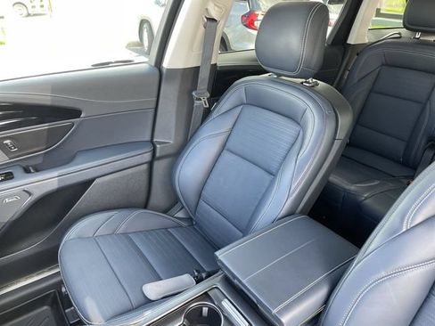 Used 2025 Lincoln Nautilus Reserve AWD/4WD image 25