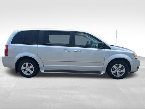 Used 2010 Dodge Grand Caravan SE w/ Popular Equipment Group FWD image 2