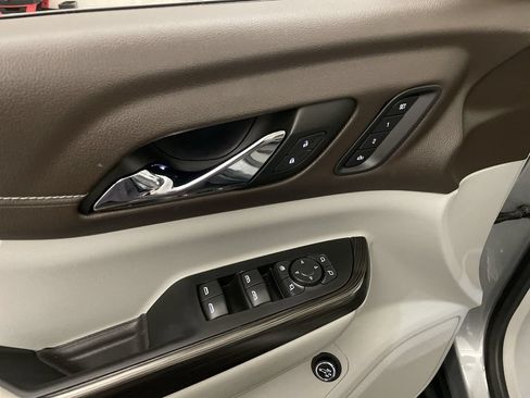 Used 2023 GMC Acadia SLT w/ Preferred Package FWD image 17