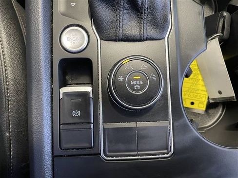 Used 2018 Volkswagen Atlas SE AWD/4WD image 19