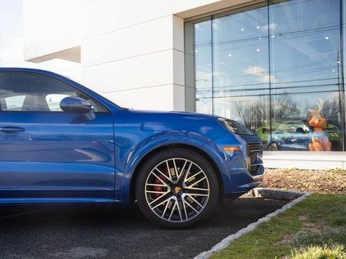 Used 2025 Porsche Cayenne GTS image 11