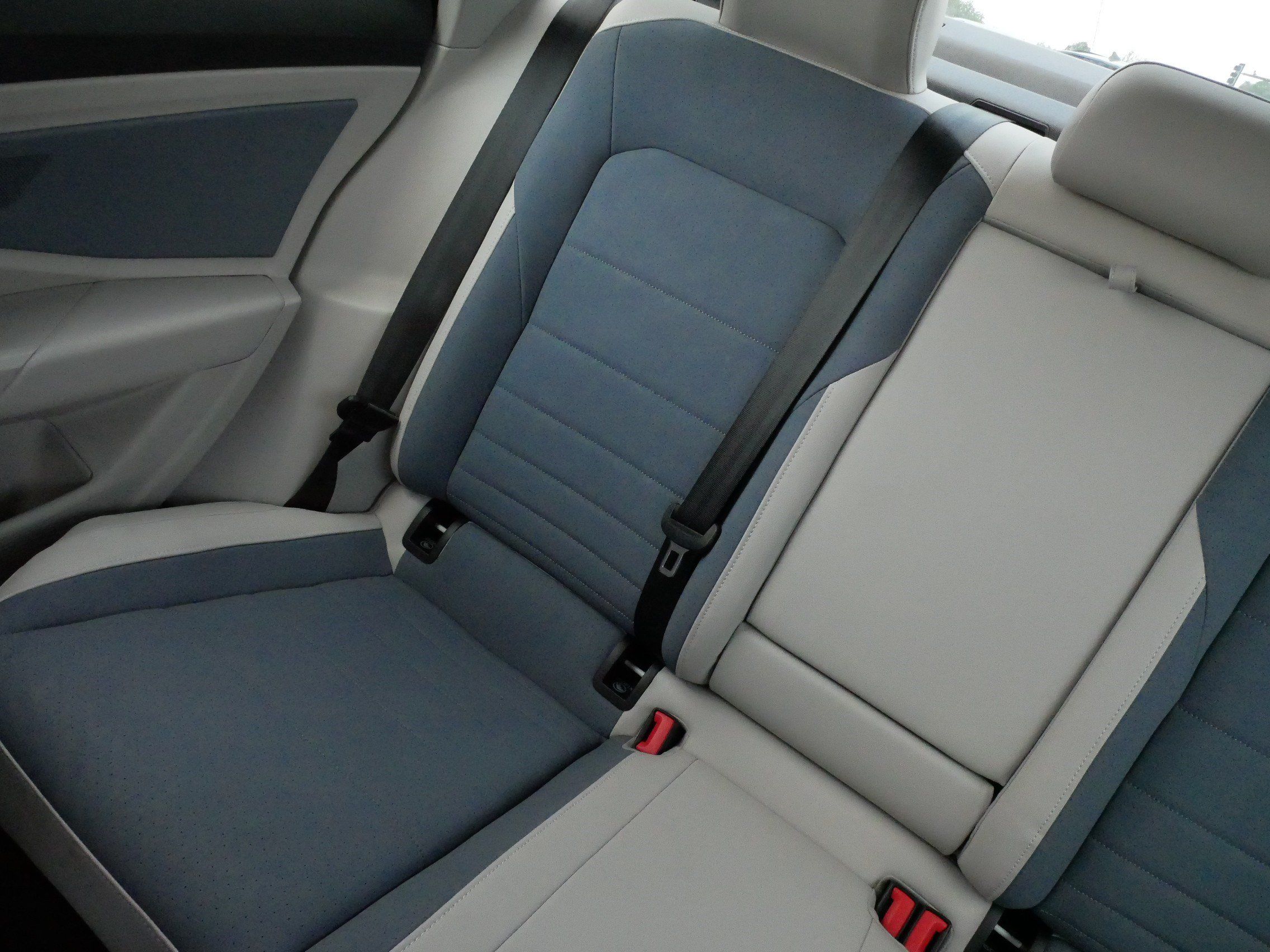 Certified 2025 Volkswagen Jetta SE w/ Sunroof Package FWD image 12