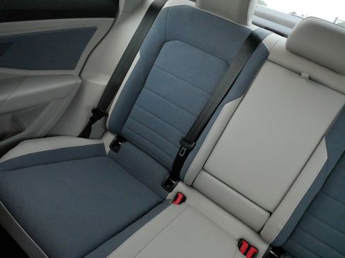 Used 2025 Volkswagen Jetta SE w/ Sunroof Package FWD image 12