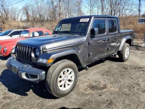Used 2023 Jeep Gladiator Sport AWD/4WD image 2