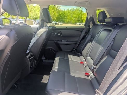 Used 2024 Nissan Rogue SV w/ SV Premium Package AWD/4WD image 17
