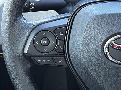 Used 2025 Toyota Corolla LE image 12
