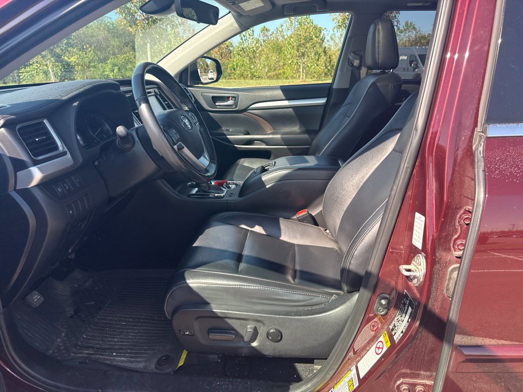 Used 2019 Toyota Highlander XLE AWD/4WD image 27
