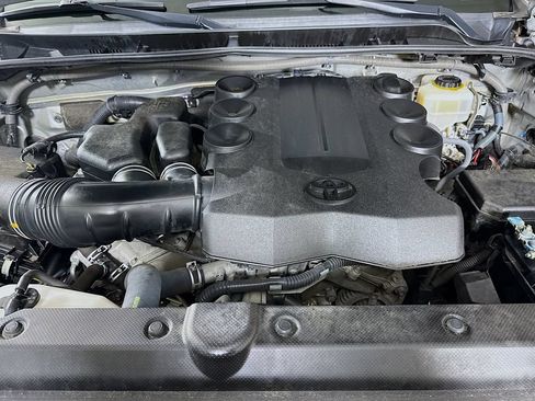 Used 2015 Toyota 4Runner SR5 AWD/4WD image 31