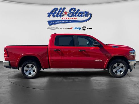 Used 2025 RAM 1500 Big Horn AWD/4WD image 4