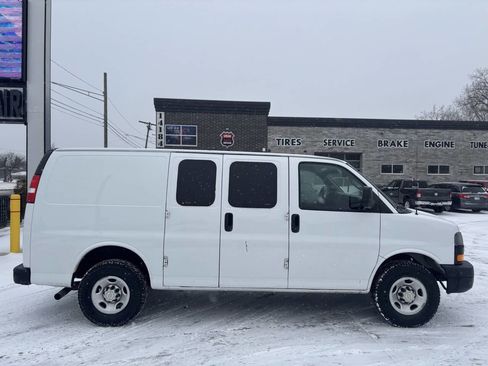 Used 2021 Chevrolet Express 2500 w/ Driver Convenience Package RWD image 16