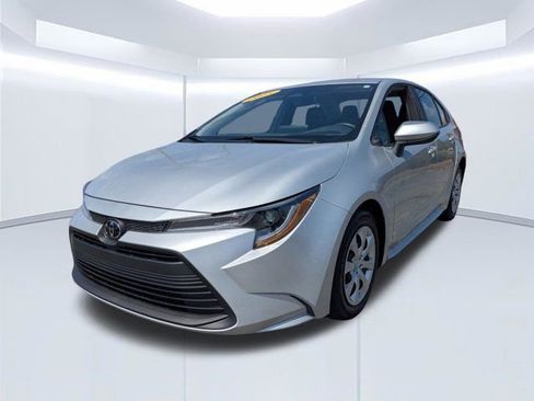 Used 2025 Toyota Corolla LE FWD image 8