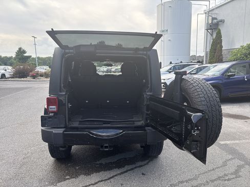 Used 2017 Jeep Wrangler Unlimited Sahara w/ Connectivity Group image 15