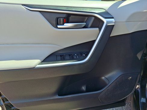 Used 2019 Toyota RAV4 XLE w/ Convenience Package AWD/4WD image 13