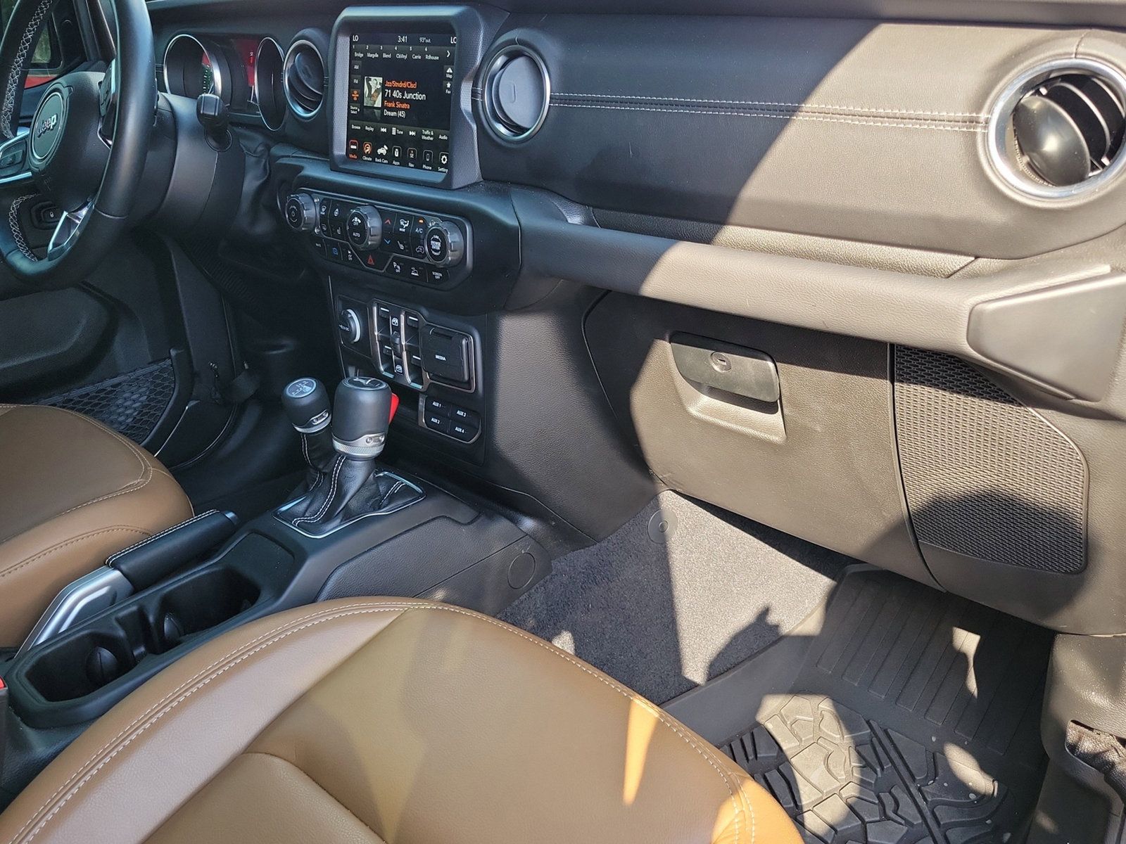 Used 2023 Jeep Wrangler Unlimited Sahara w/ Cold Weather Group AWD/4WD image 37