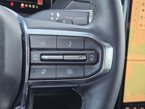 Used 2025 GMC Acadia Elevation image 27