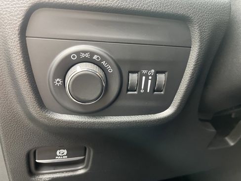 New 2025 Jeep Grand Cherokee Altitude image 11