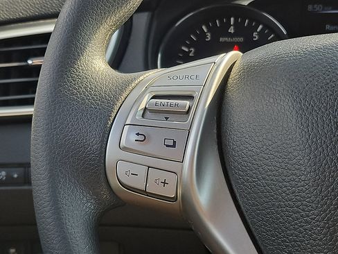 Used 2015 Nissan Rogue SV AWD/4WD image 18